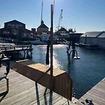 Unique Boathouse. بيت للعطل *
