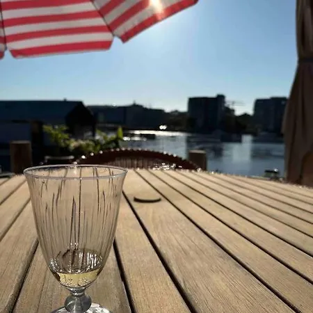 Unique Boathouse. 펜션