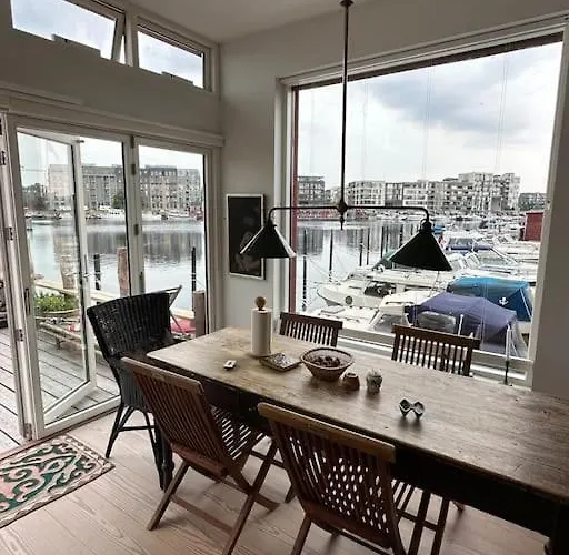 Holiday home Unique Boathouse.