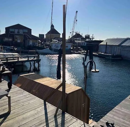 Unique Boathouse. Hébergement de vacances *