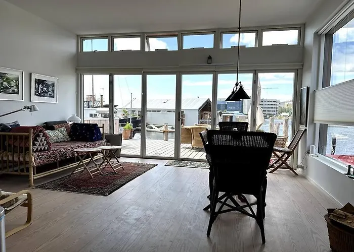 Holiday home Unique Boathouse.