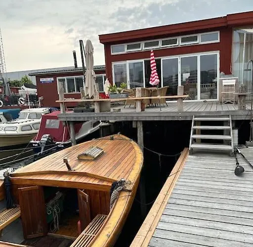 Unique Boathouse. Vakantiehuis Kopenhagen